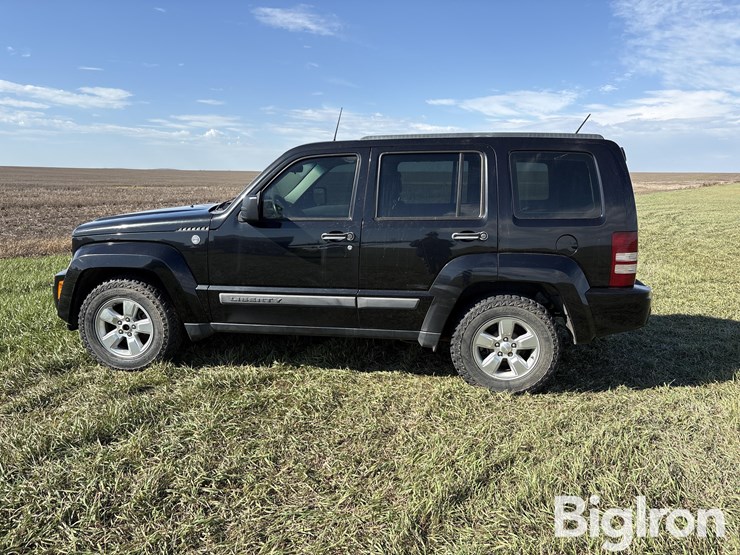 2012-jeep-liberty-image-8