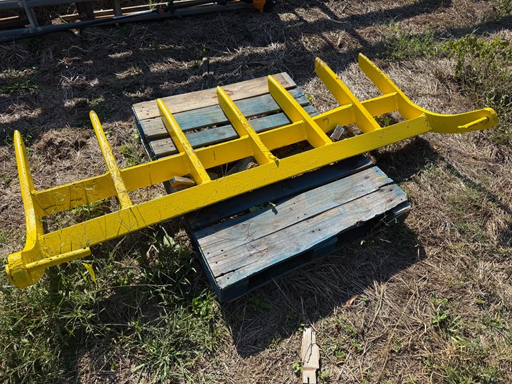 #45-•-#1000-•-7-foot-caterpillar-bulldozer-rake-image-1