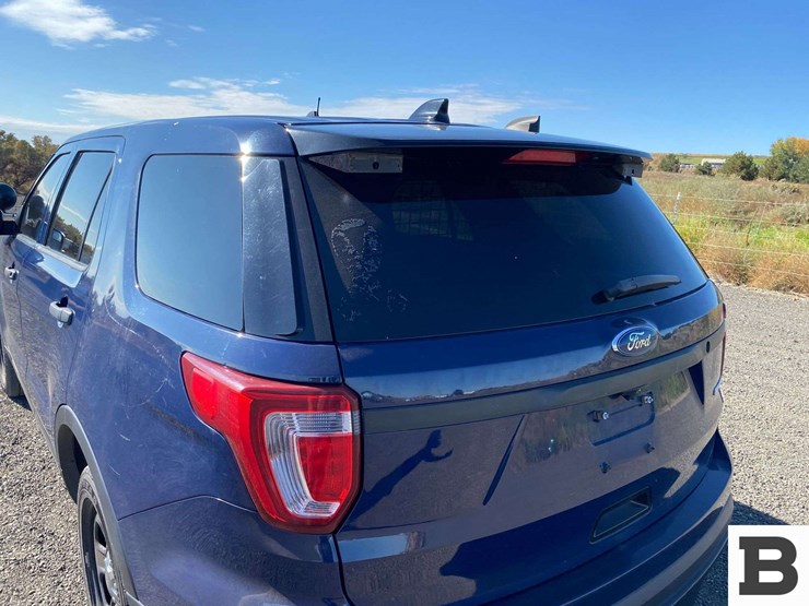 2017-ford-explorer-image-15