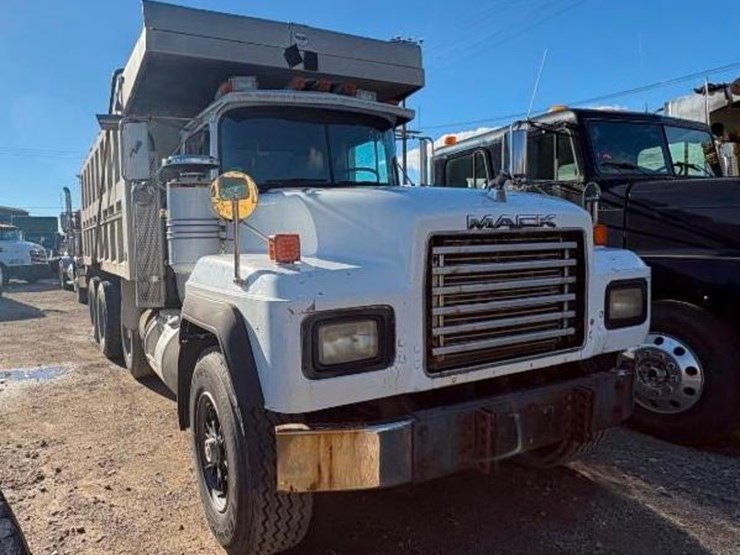 1994-mack-rd688s-image-1