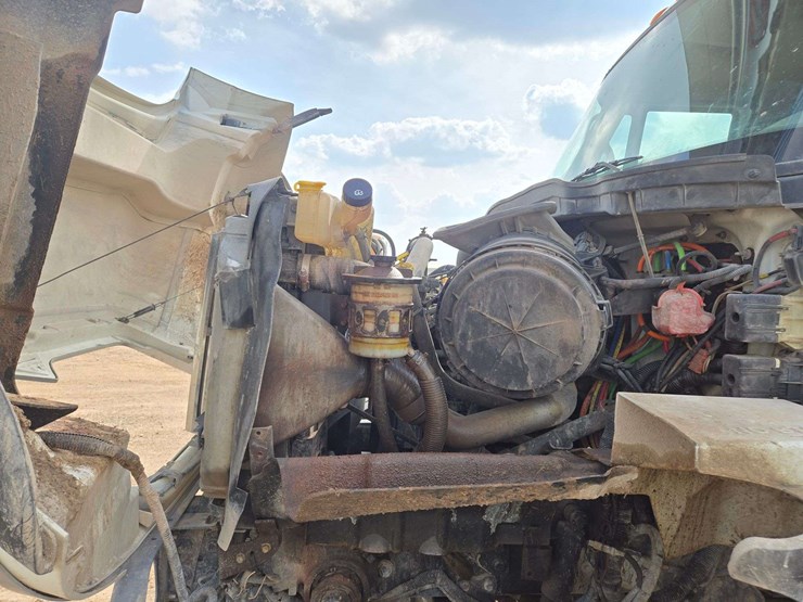 2009-international-7300-image-32