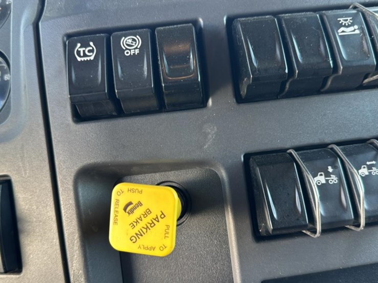 2023-peterbilt-579-image-56