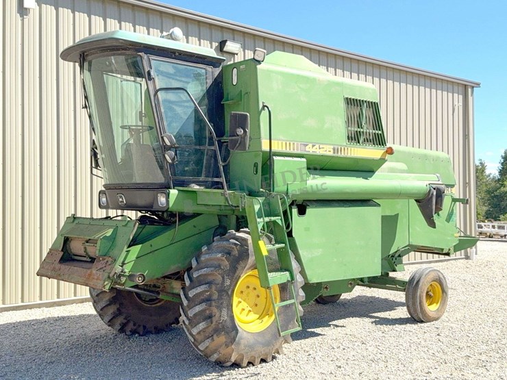 john-deere-4425-image-2