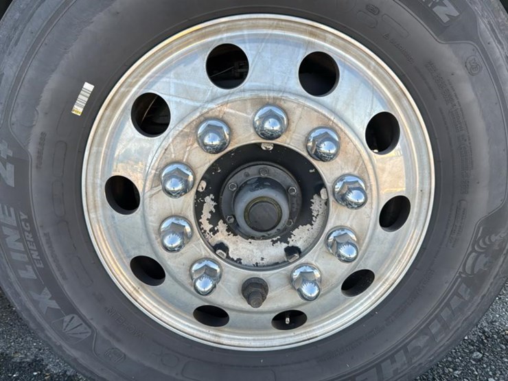 2023-peterbilt-579-image-23