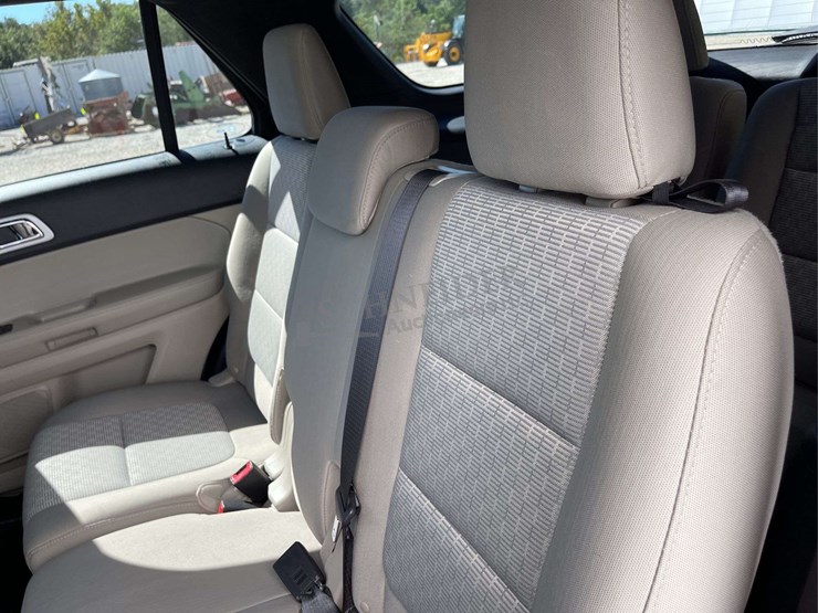 2013-ford-explorer-image-49