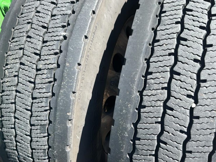 2023-peterbilt-579-image-25