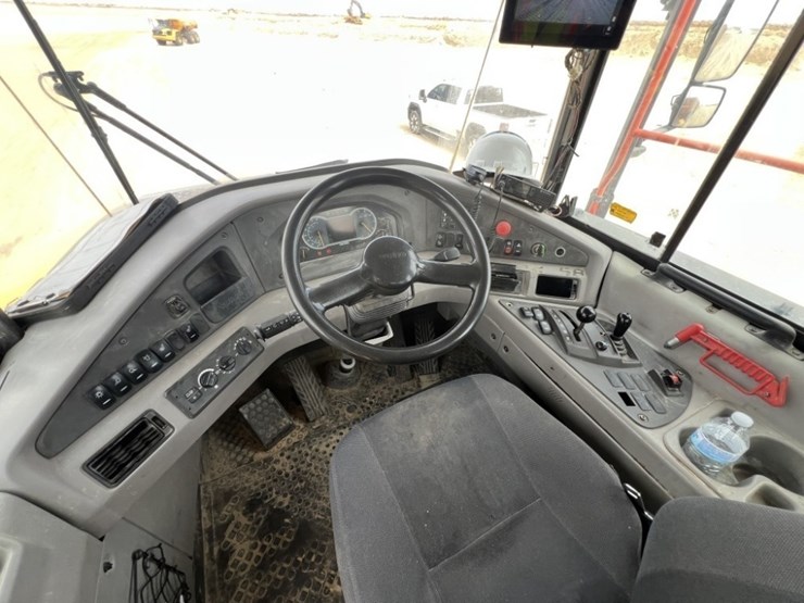 2021-volvo-a60h-image-33