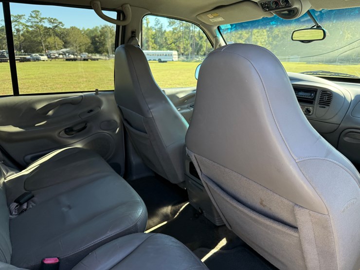 2002-ford-expedition-image-17