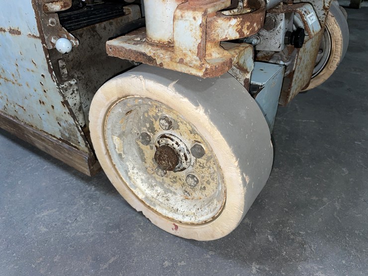 #1382-•-19'-scissor-lift-(f)-image-37