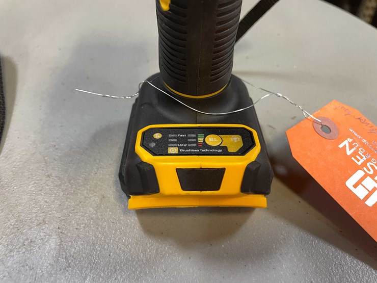 #8544-•-dewalt-compatible-20-volt-cordless-1/2"-impact-and-1/4"-impact-driver-in-carrying-bag-(pr13)-image-3