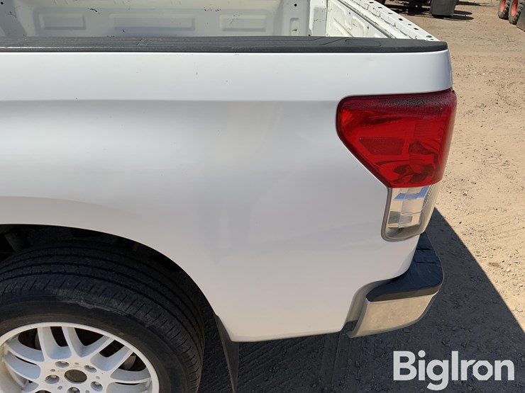 2013-toyota-tundra-sr5-image-18