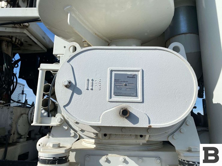 2017-mack-granite-gu713-image-35