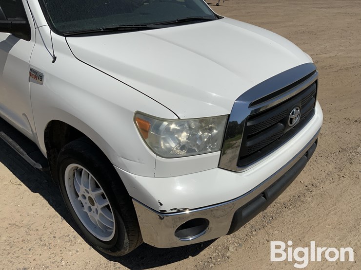 2013-toyota-tundra-sr5-image-11