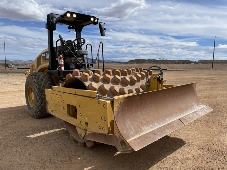 2018-caterpillar-cp56b-image-7