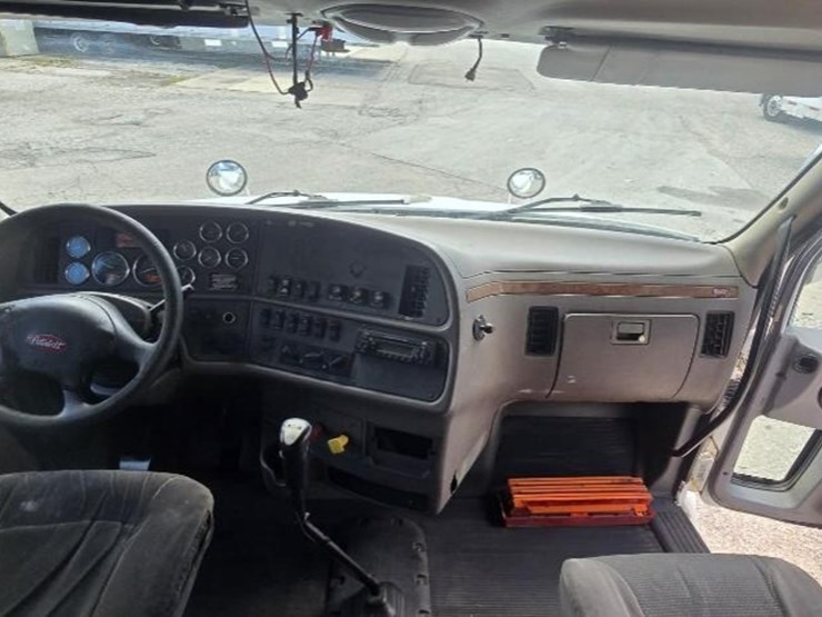 2010-peterbilt-387-image-5