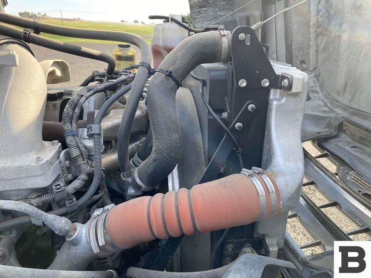 2014-hino-268-image-38