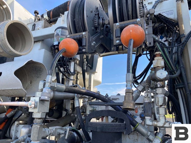 2017-mack-granite-gu713-image-61