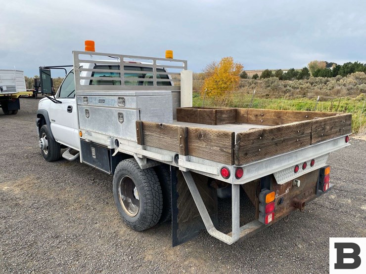 2004-chevrolet-silverado-3500-image-3