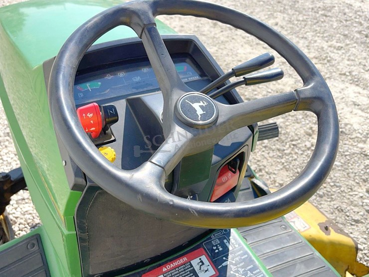 john-deere-425-image-25
