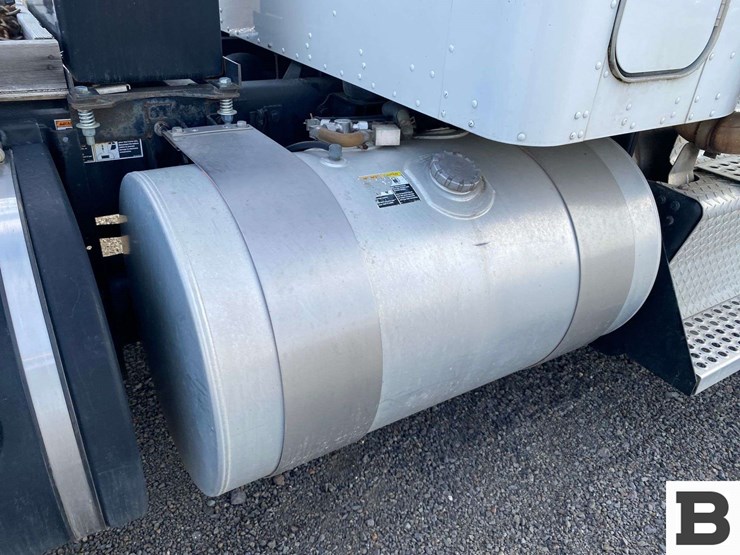 2013-kenworth-t800-image-43