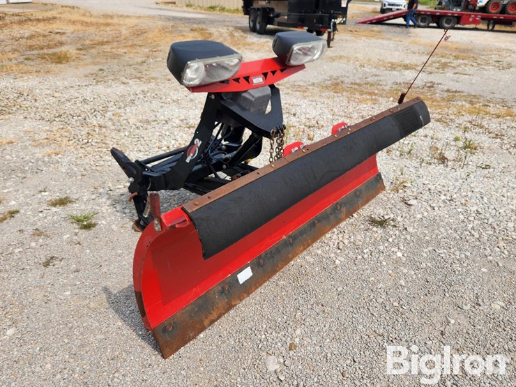 western-ultra-finish-7'-6"-snow-plow-image-3