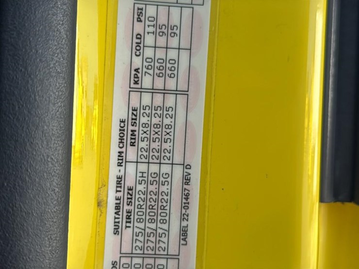 2023-peterbilt-579-image-12