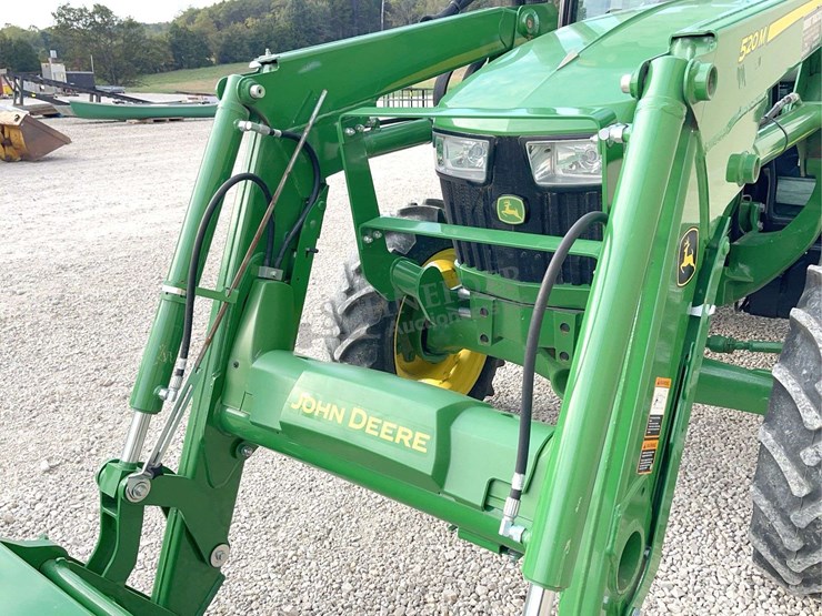 2022-john-deere-5065e-image-12