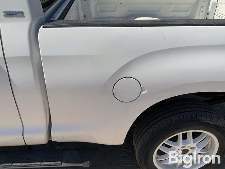 2013-toyota-tundra-sr5-image-17