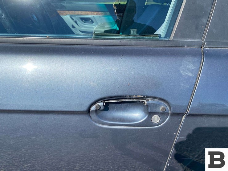 2001-bmw-740-sedan-image-13