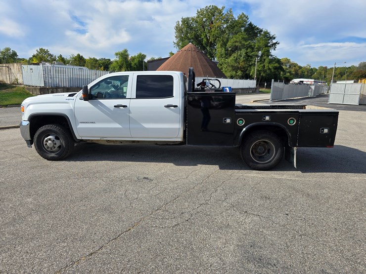 2017-gmc-sierra-3500-image-7