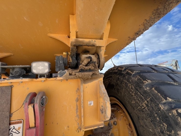 2021-volvo-a60h-image-23