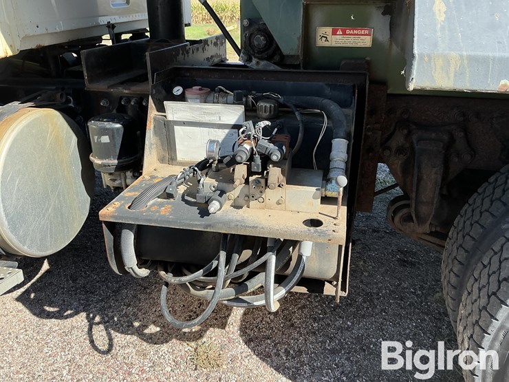 2005-sterling-lt7500-image-17