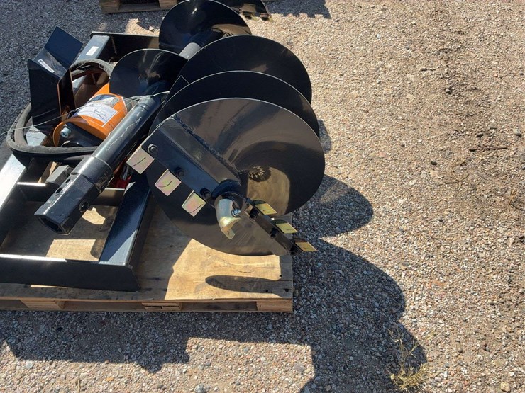 wolverine-12in-&18in-auger-attach-image-4