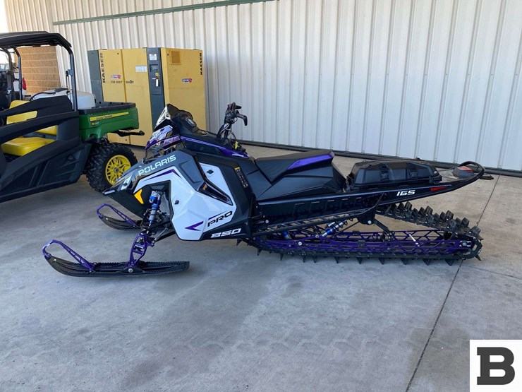 2022-polaris-matrix-pro-rmk-850-165"-snowmobile-image-2