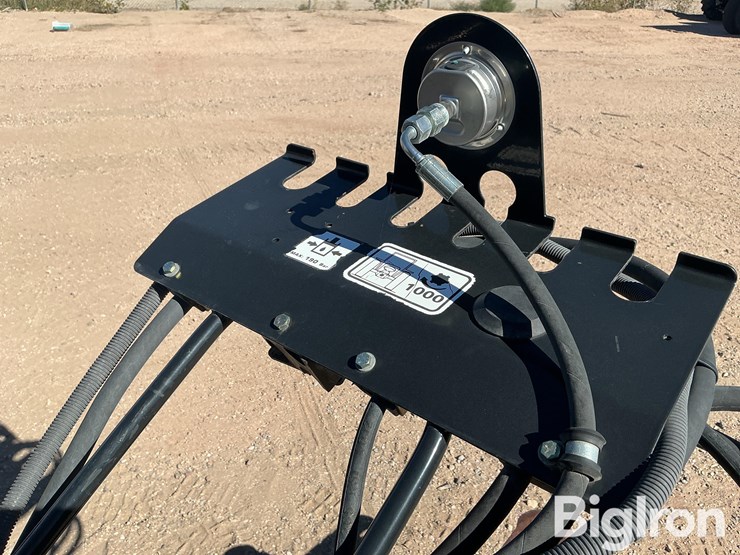 2013-new-holland-340-image-16