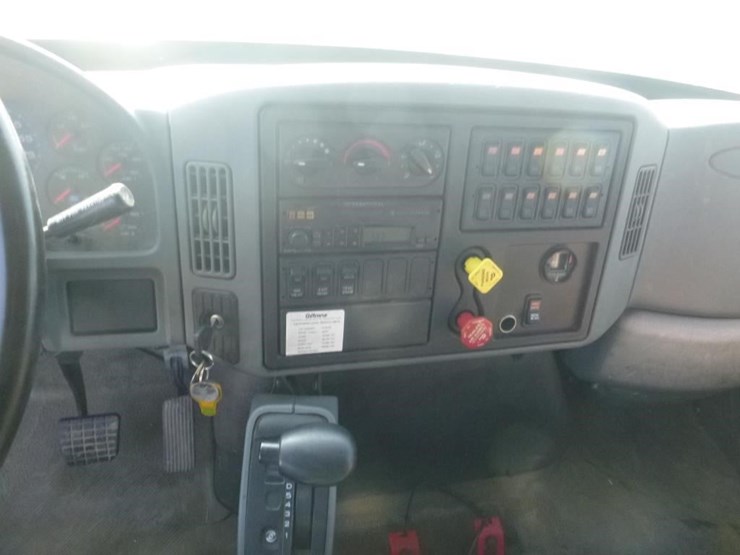 2003-international-7400-image-12