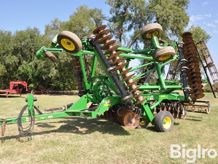 2015-john-deere-2623vt-image-1