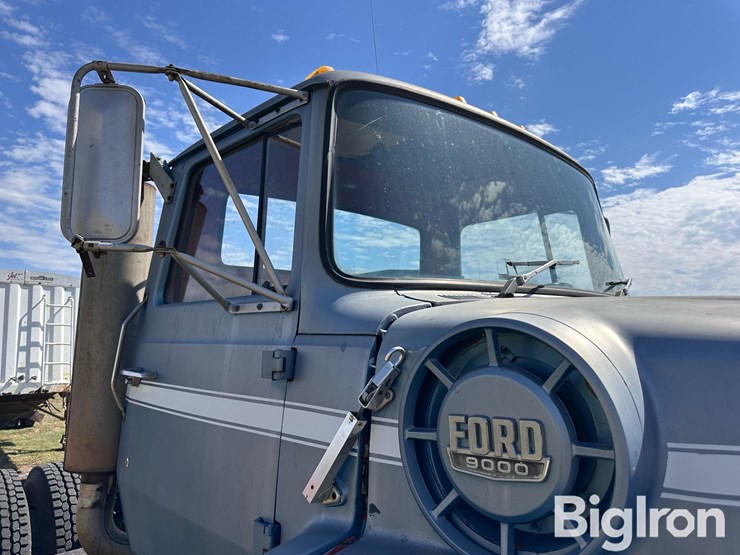 1981-ford-ln9000-image-17