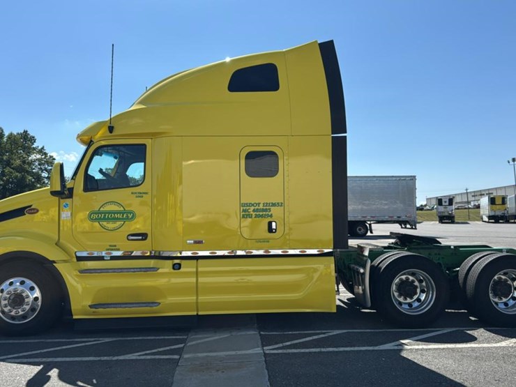 2023-peterbilt-579-image-2