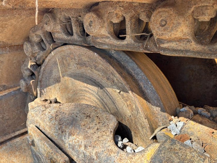 2008-deere-750j-xlt-image-15