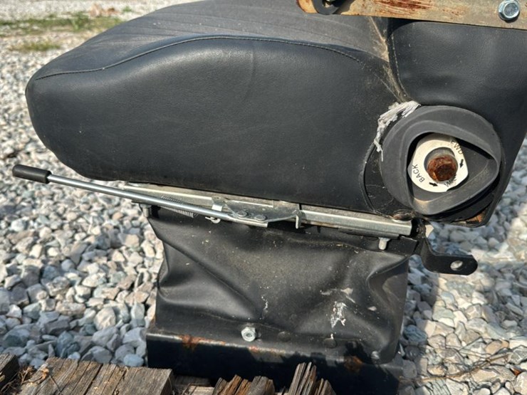 #4708-•-cab-operator-seat-image-6