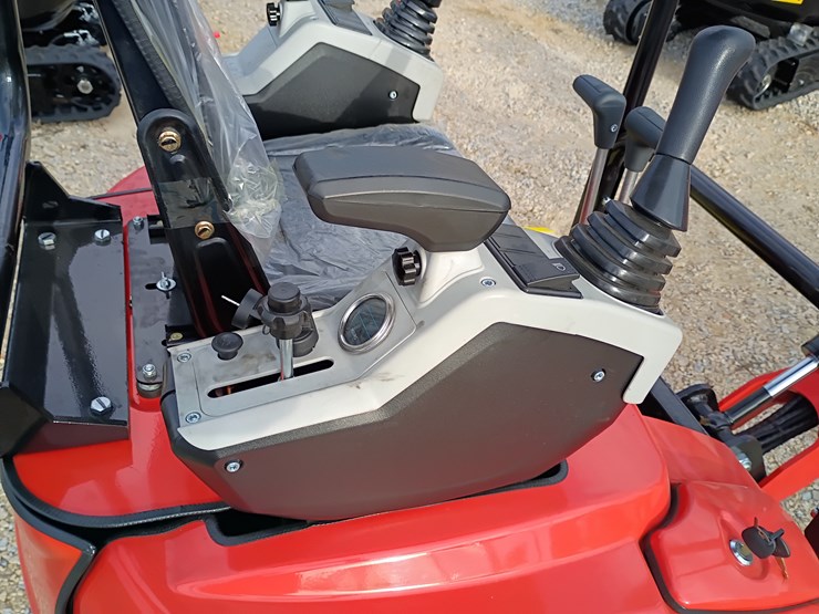 #l57-003-•-2025-tpm-16-mini-excavator-(gasoline)-image-13