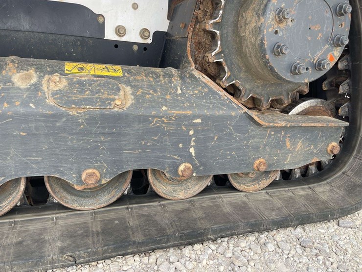 2016-bobcat-t750-image-35