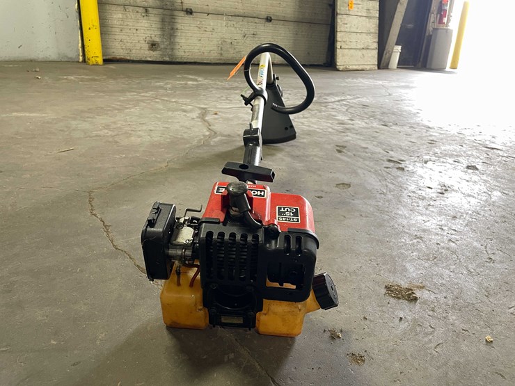 #8521-•-homelite-15"-weed-eater-(cw)-image-2