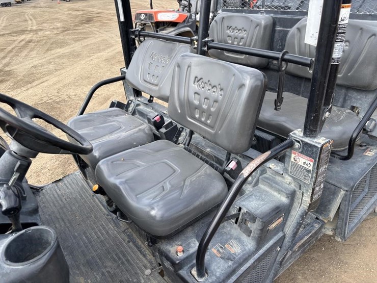 2019-kubota-rtvx1140-image-12