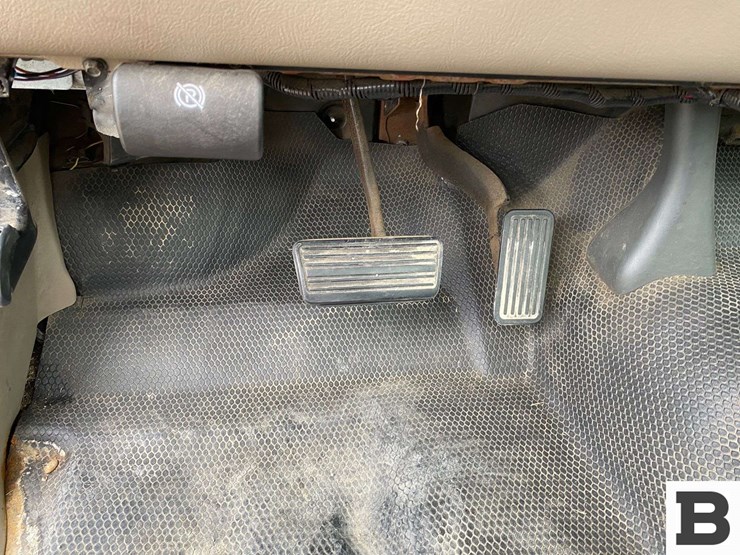 2004-chevrolet-silverado-3500-image-34