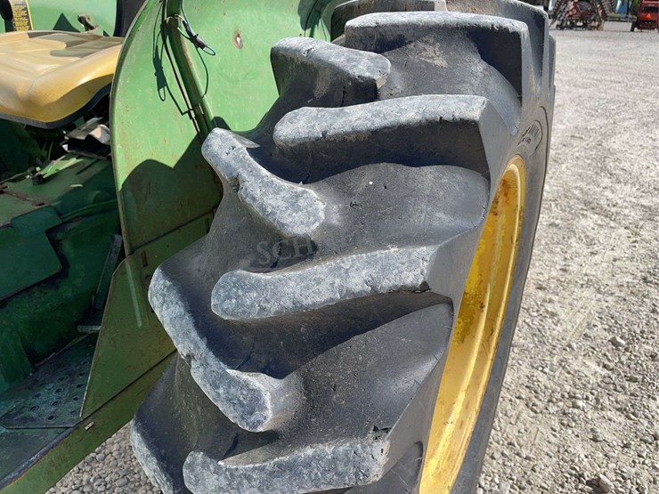 john-deere-2240-image-37