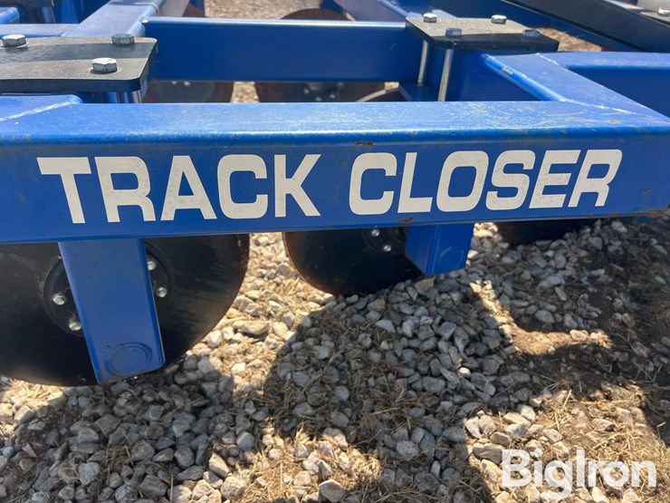 industrias-america-36r-track-closer-image-16
