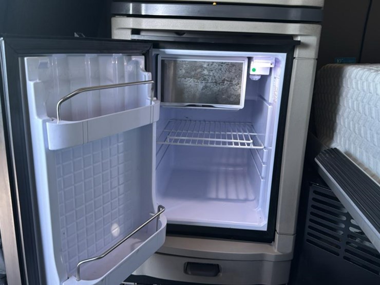 2023-peterbilt-579-image-64