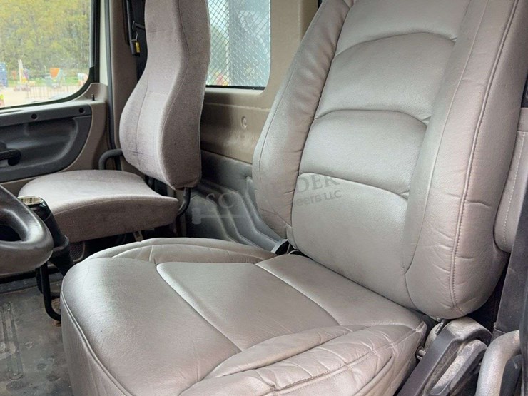 2012-freightliner-cascadia-113-image-69